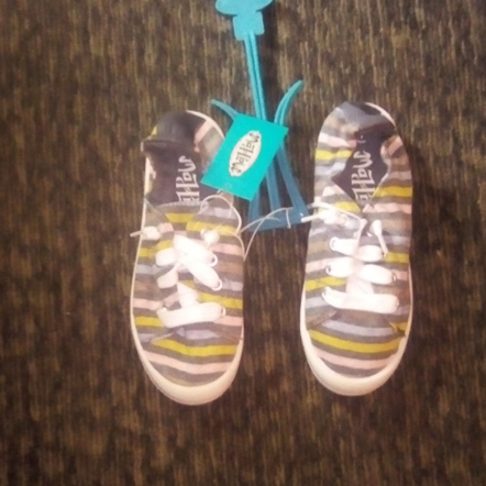 Madlove tennis shoes